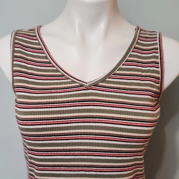 Athletic Works Red & Green Sleeveless top - Picture 3 of 11
